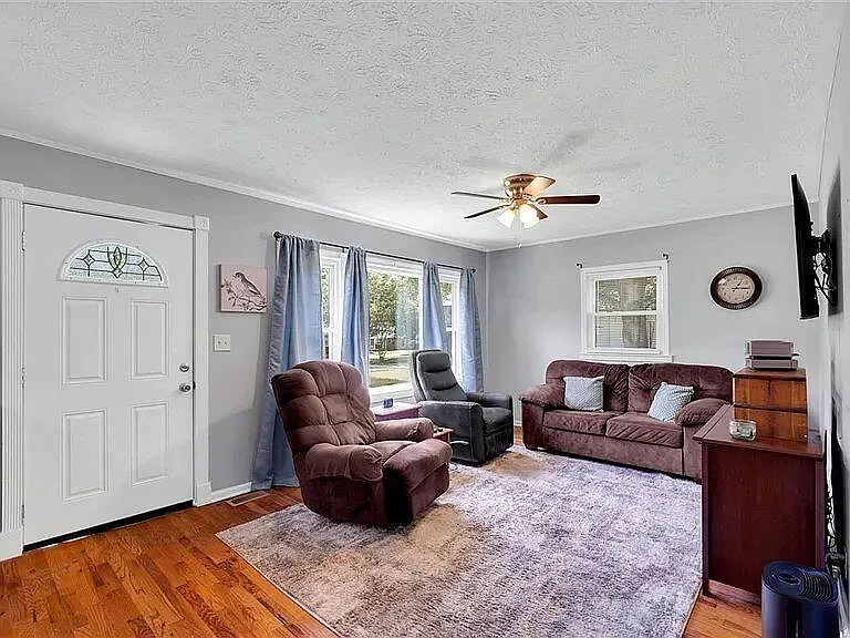 203 Phillips Ave — Photo 12