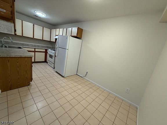 3rd image of 107 Stratford Pl