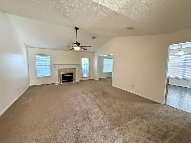 6808 Jacobs Creek Cir — Photo 4