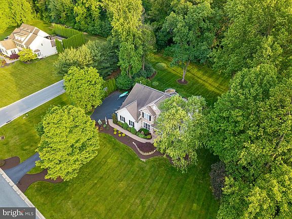 4th image of 100 Pine Tree Dr