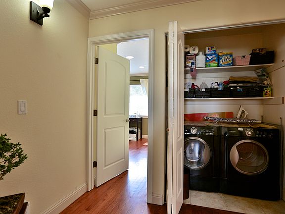 5th image of 2092 Jonathan Ave