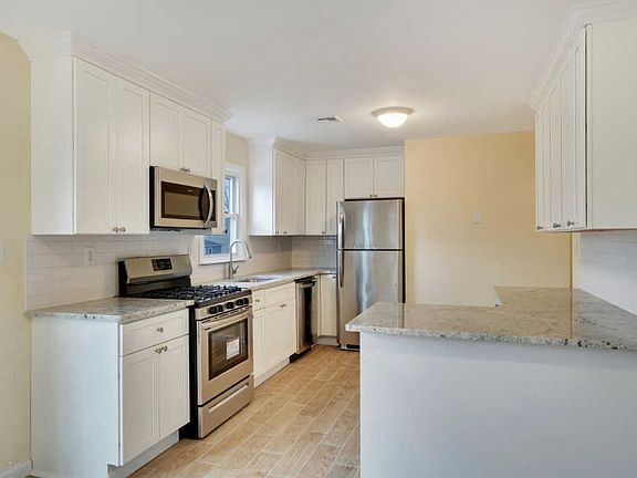 4th image of 126 William Ave