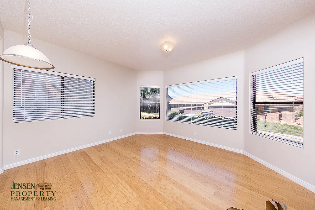 Two Bedroom Plus Home in the Ridge — Photo 4