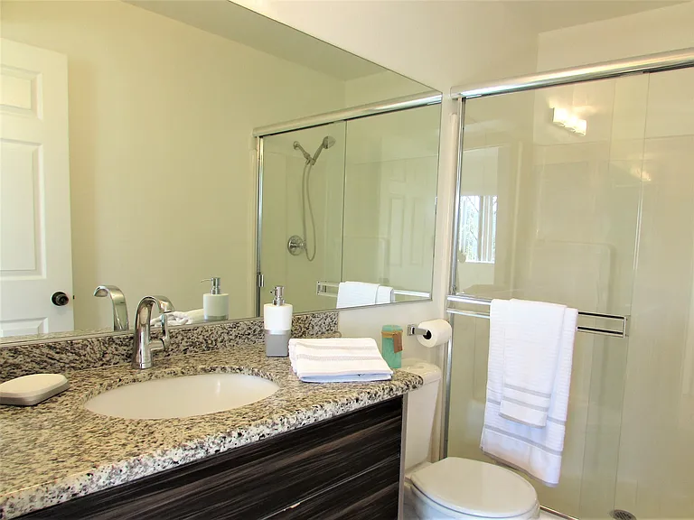 1141 N Columbus Ave — Photo 24