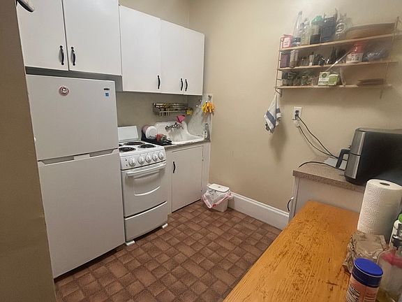 4th image of 37 Joy St #11