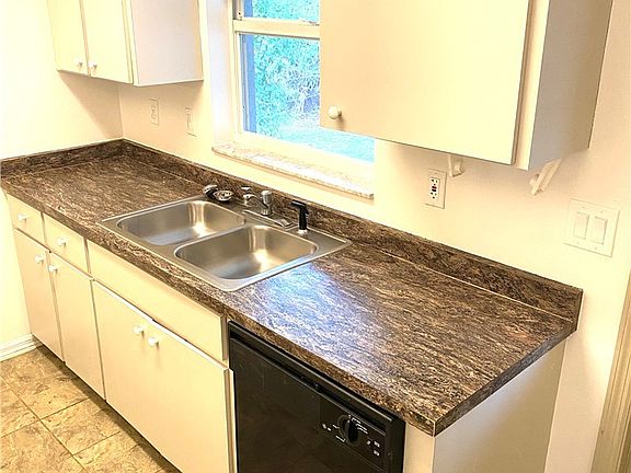 4th image of 3906 Mandarin Rd