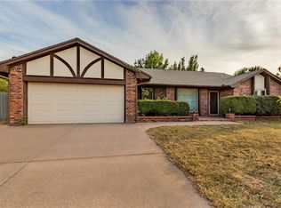 6112 W Woodbrook Rd, Warr Acres, OK 73132