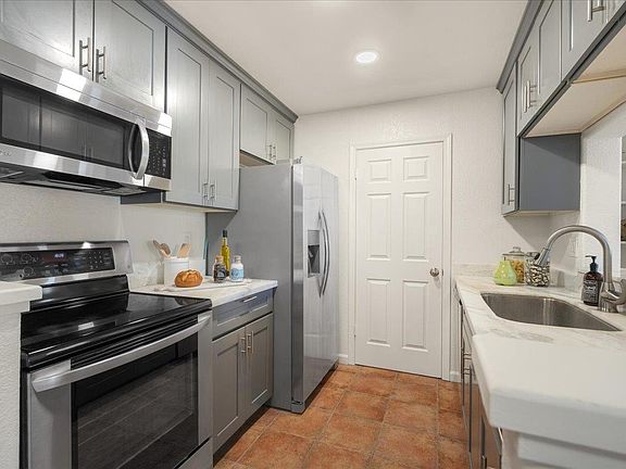 3rd image of 916 Lake Tahoe Ct