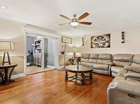 4th image of 16545 Evans Ct