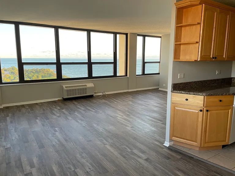 5100 N Marine Dr #27M — Photo 3