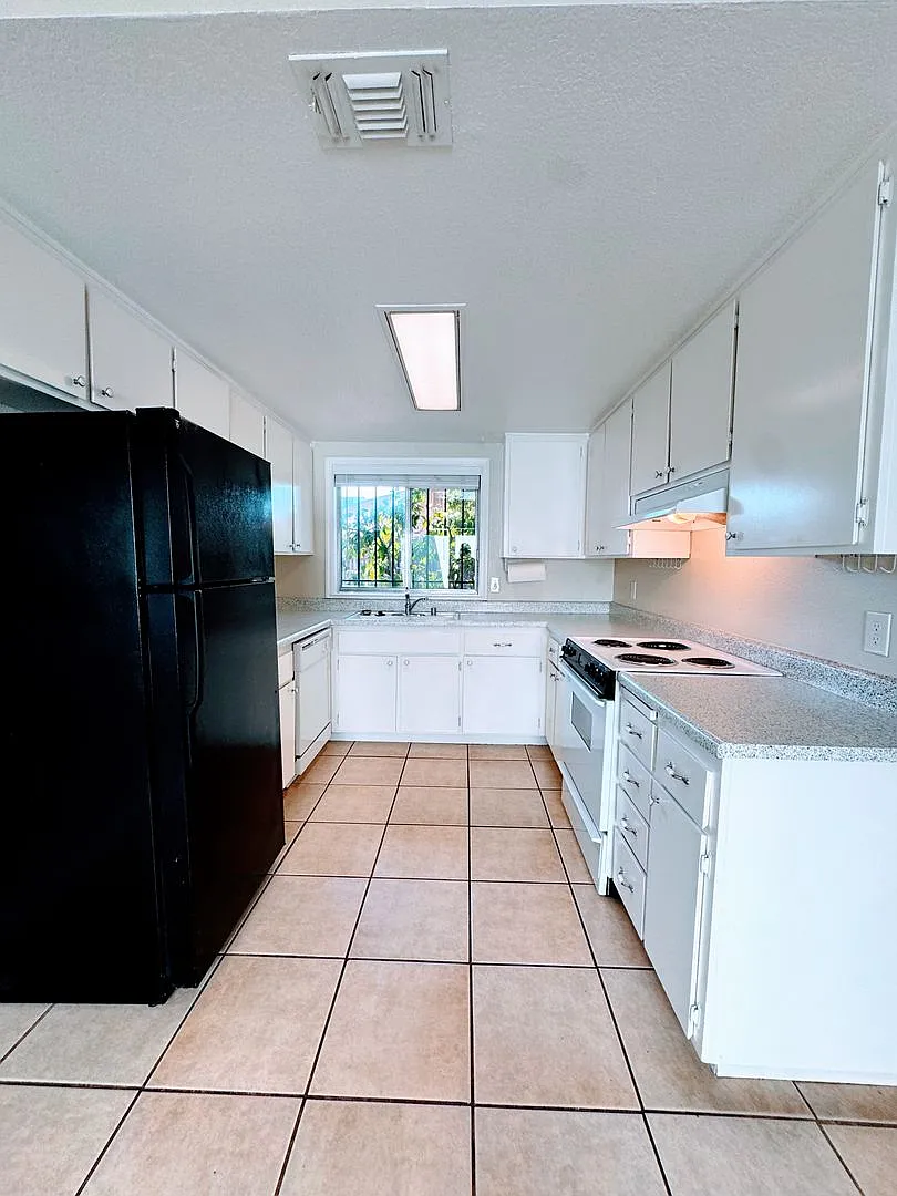 Adorable 2 bedroom 1 Bath Unit for Rent — Photo 3
