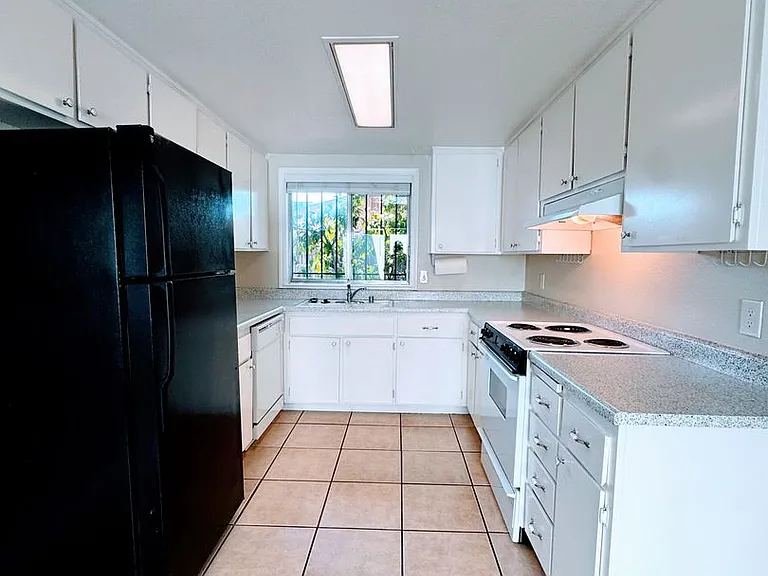 10453 Sierra Crest Dr — Photo 3