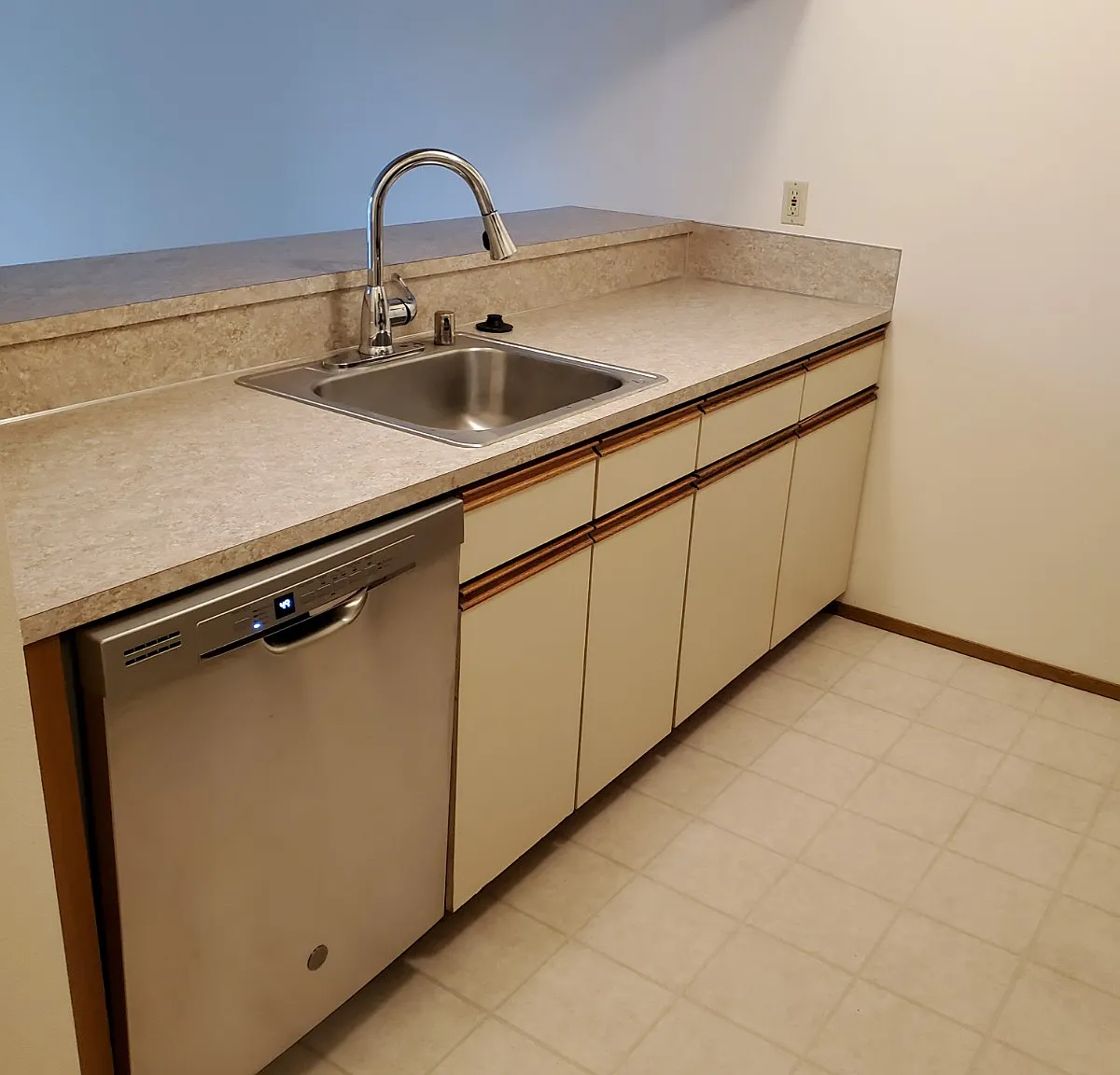 2 bed, 850 sqft, $2,295 — Photo 1