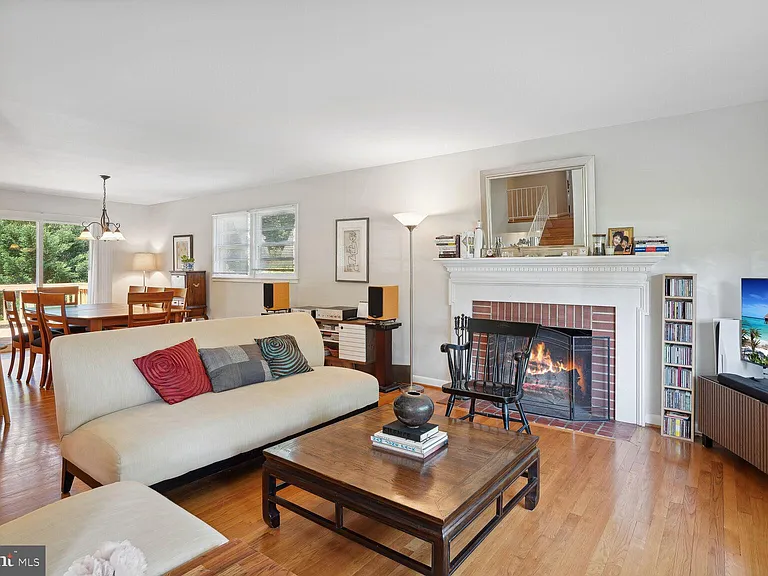 7011 Hector Rd — Photo 4