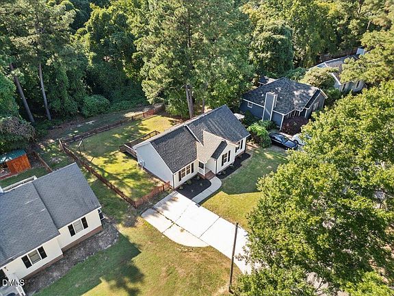 5th image of 3613 Castlegate Dr