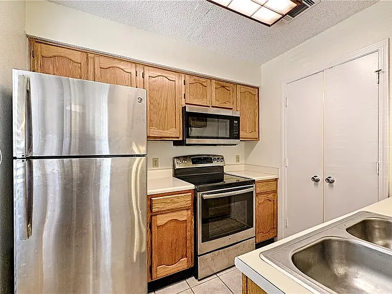 1473 Meadowood Village Dr — Photo 4