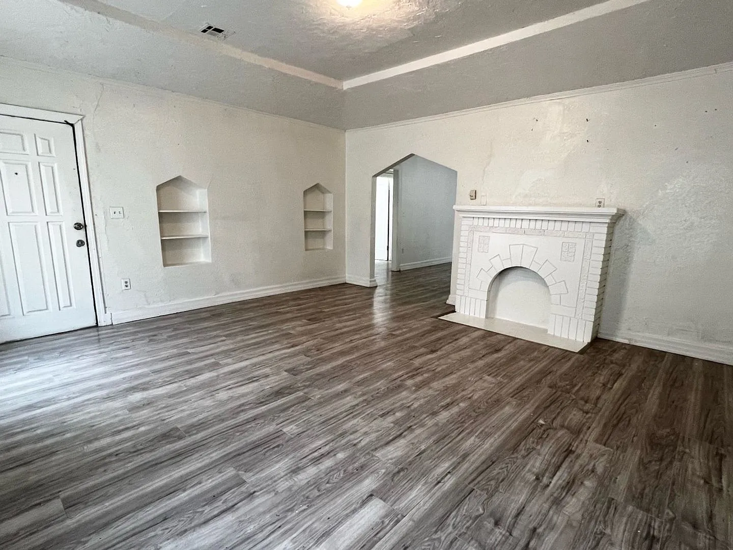 Huge 2 bed 1 bath — Photo 2