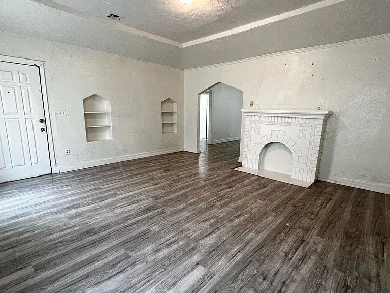 2240 NE 20th St — Photo 2
