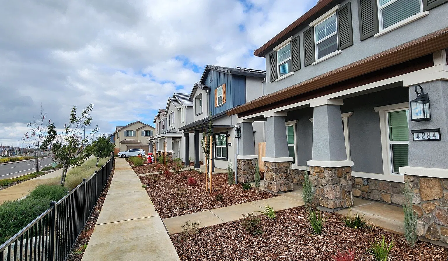 Beautifully maintained 3-bedroom, 2.5-bath, 1,856 sq ft in Folsom — Photo 3