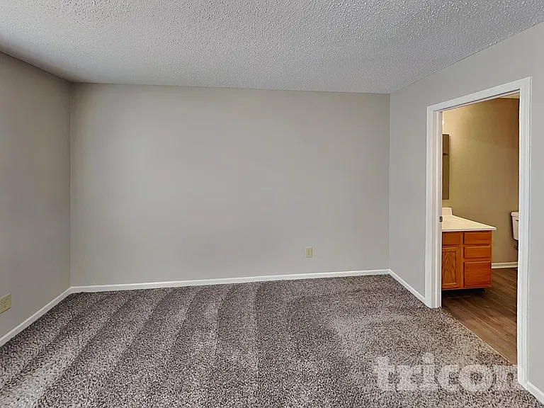 2875 Ludwig Dr — Photo 8