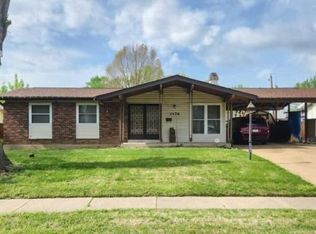 1476 Springhurst Dr, Florissant, MO 63031