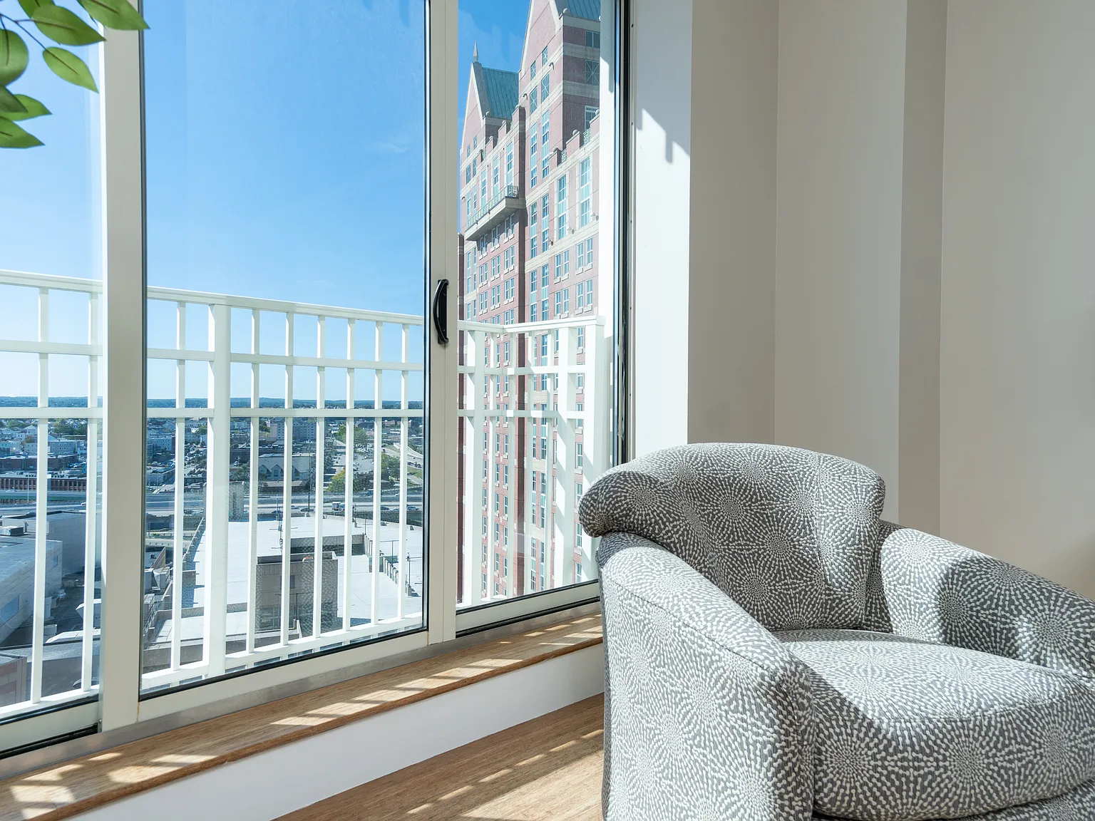 2 bed, 1140 sqft, $5,100 — Photo 2