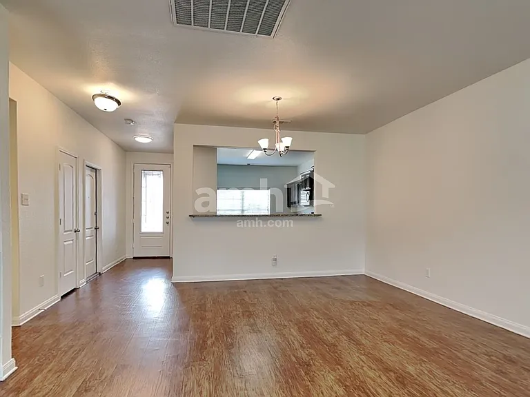 920 Summer Stream Rd — Photo 5
