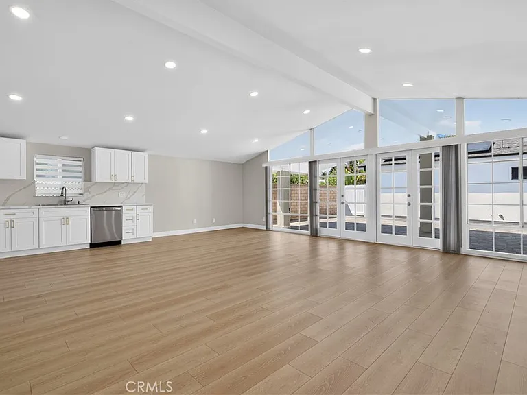 16427 Clymer St — Photo 8