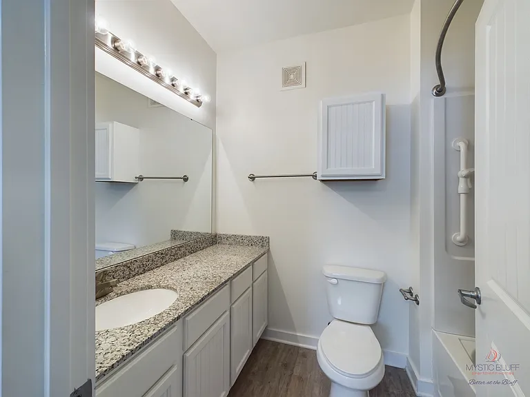 Mystic Bluff Apartments — Photo 47
