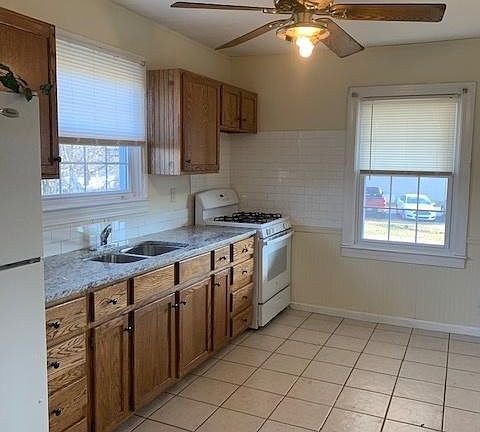 5th image of 409 S Bishop St