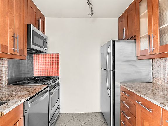 3rd image of 420 E 55th St APT 11D