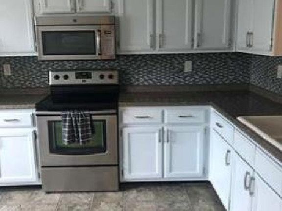 3rd image of 8089 Creekwood Cir W