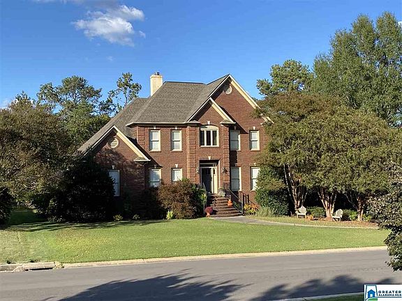 2nd image of 3862 Carisbrooke Dr