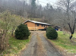 321 Racoon Branch Rd, Green Mountain, NC 28740
