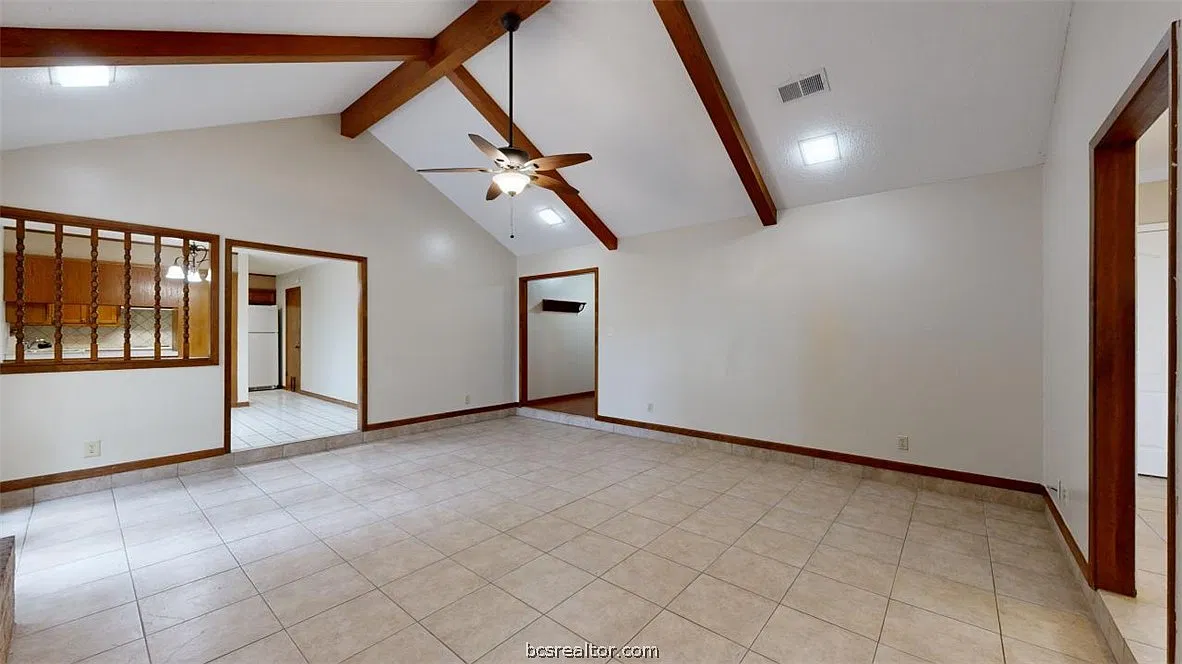 4 bed, 2.0 bath, 1348 sqft, $2,200 — Photo 4