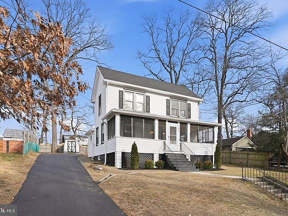 2nd image of 105 Maple Ave
