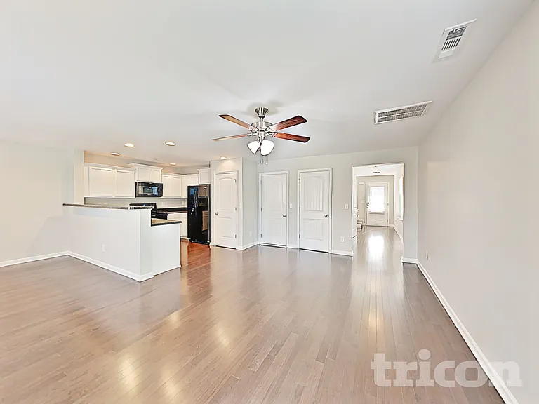 7101 Colquitt Way — Photo 3
