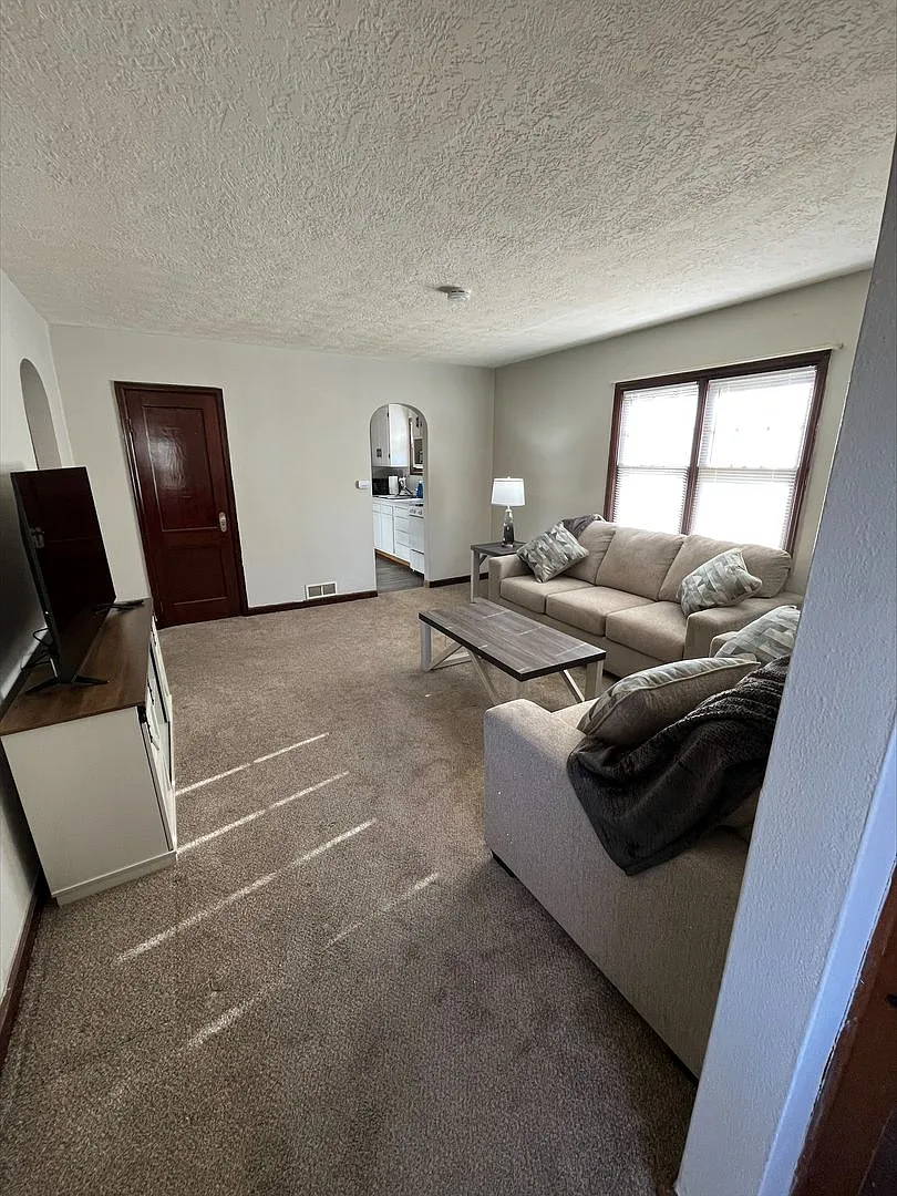 Unique Apartment Awaits You! — Photo 4
