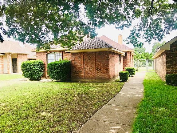 2nd image of 805 Longleaf Dr