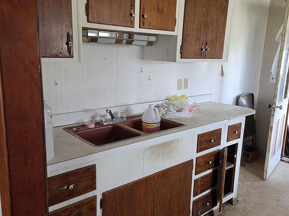 3rd image of 303 Main St