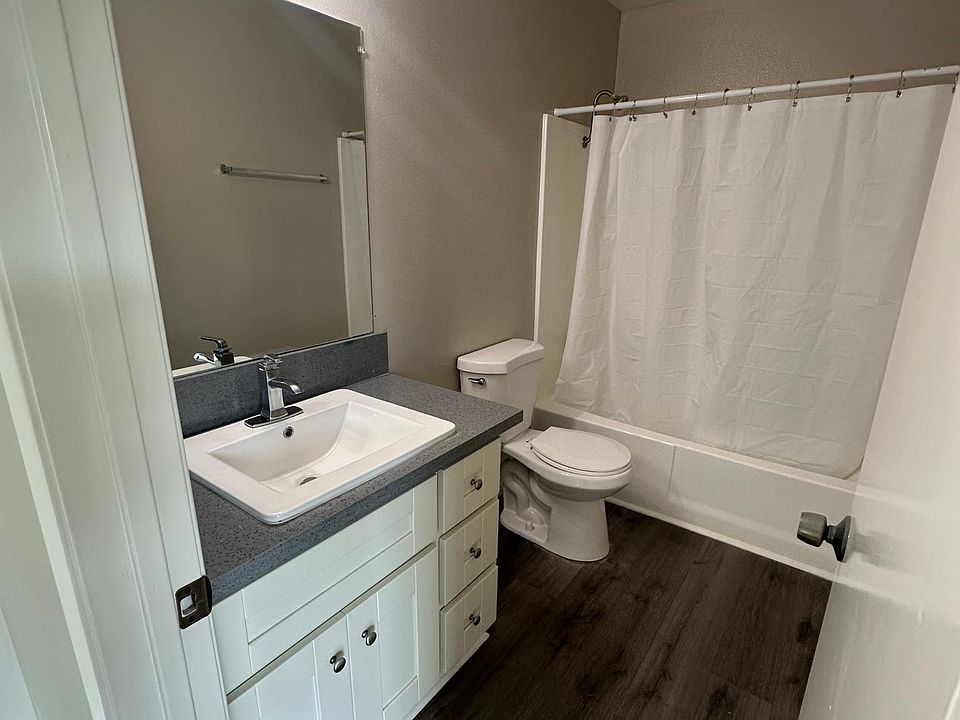 1st image of 21429 Bloomfield Ave #V