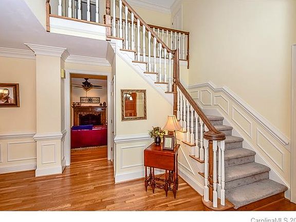 3rd image of 5537 Camelot Dr
