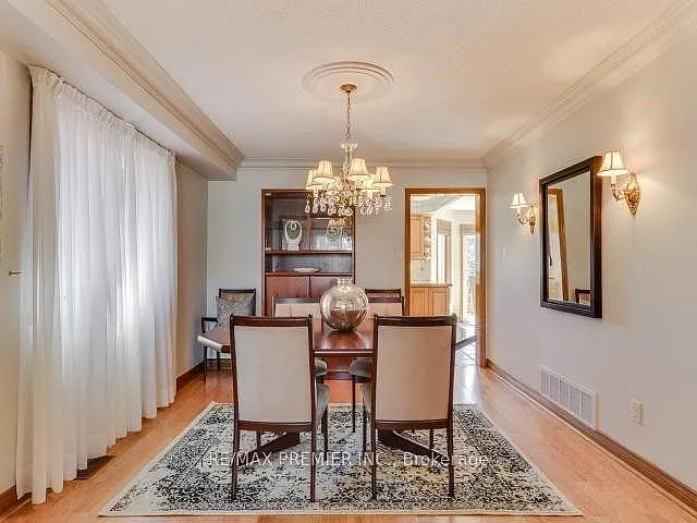 29 Carmen Cres — Photo 6