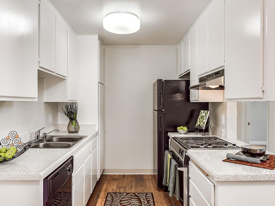 1st image of 536 E H St #Fxgcubr2s