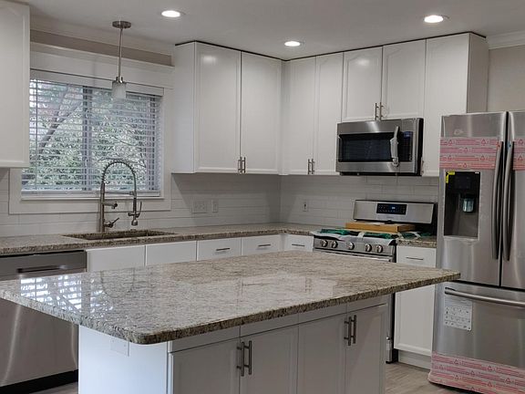 Spacious Kitchen, seating for 4-5 people