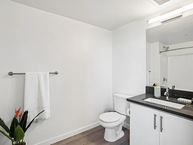 The Peake Apartments — Photo 23