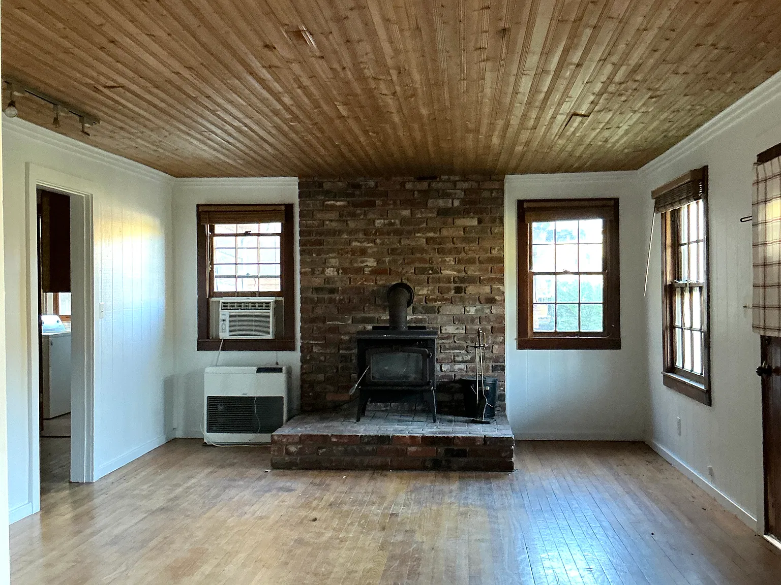 3 bed, 1136 sqft, $1,600 — Photo 3