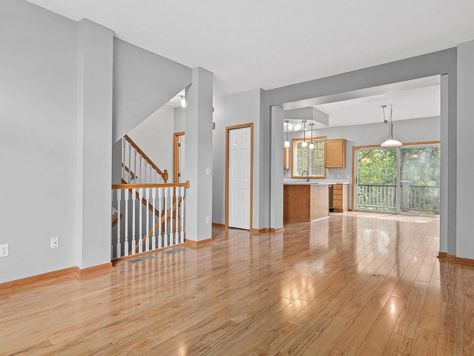 2 bed, 1.5 bath, 1485 sqft, $2,000 — Photo 2