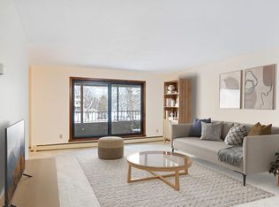 7520 Cahill Rd APT 215A, Edina, MN 55439