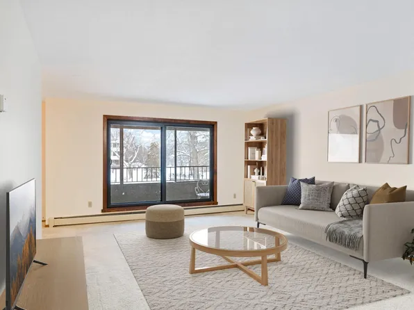 7520 Cahill Rd APT 215A, Edina, MN 55439